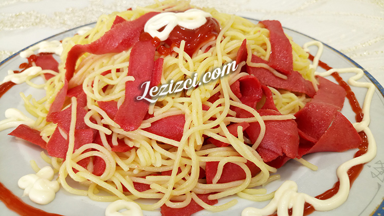Salamlı spagetti